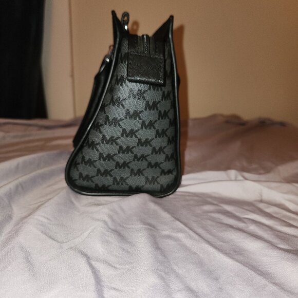 Michael Kors Large Black Tote Bag - Picture 4 of 6